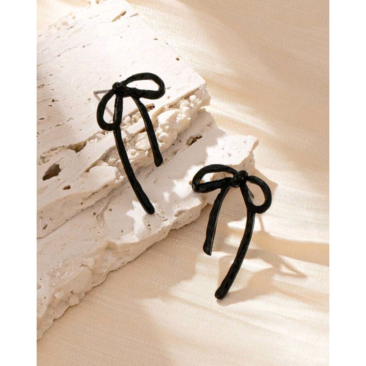 Dainty Black Coquette Bow Stud Fashion Earring