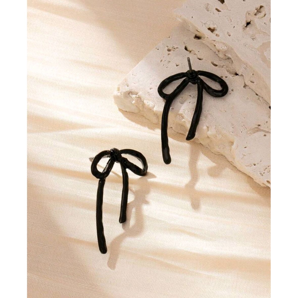 Dainty Black Coquette Bow Stud Fashion Earring