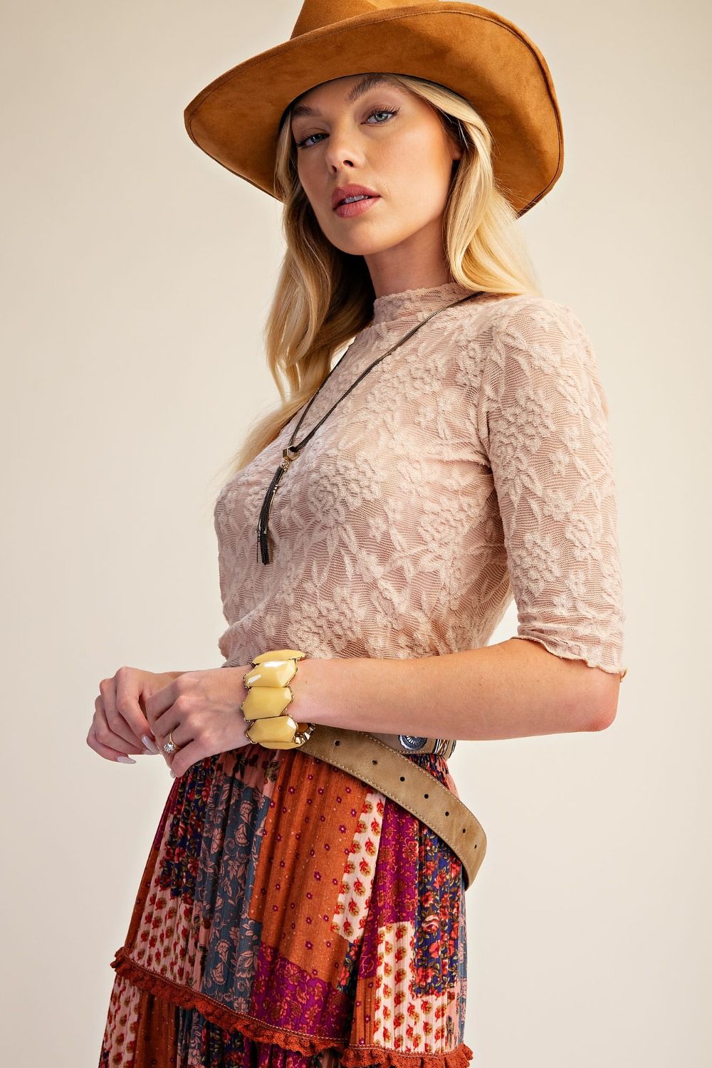TEXTURED LACE FITTED TOP
