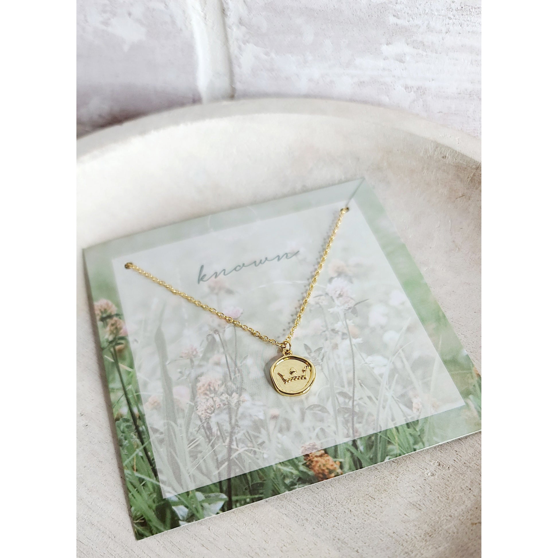 Known crown Faith gold necklace