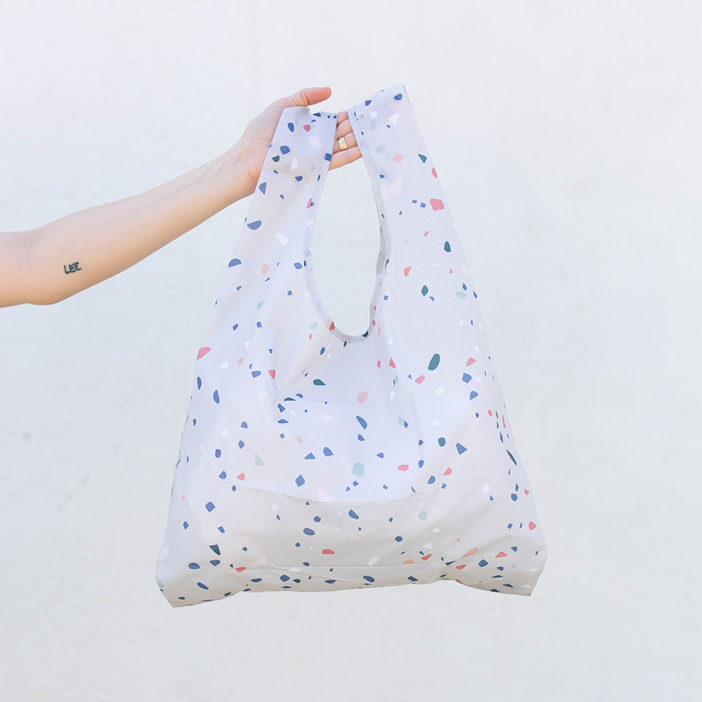 Terrazzo triangle print gray bag