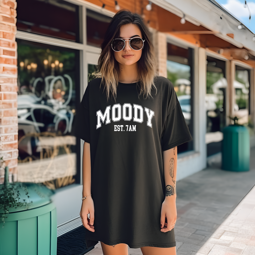 Moody White print graphic tshirt