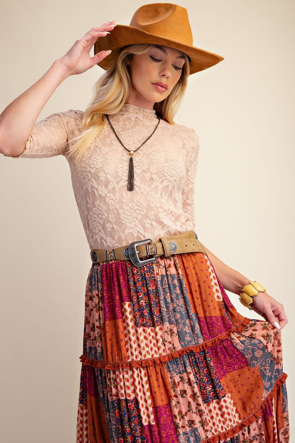 TEXTURED LACE FITTED TOP